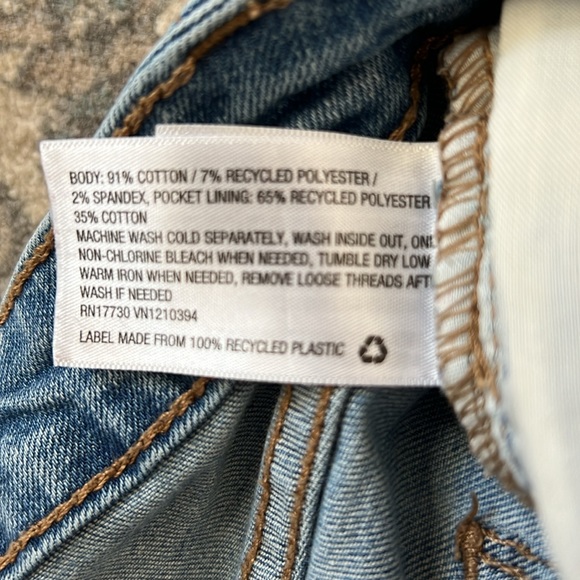 Universal Threads Distressed Skinny Jeans - Picture 6 of 6